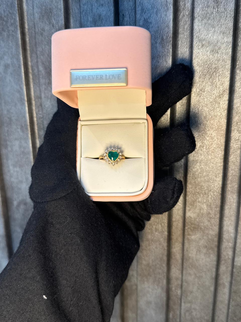 Anillo Corazón con Diamantes